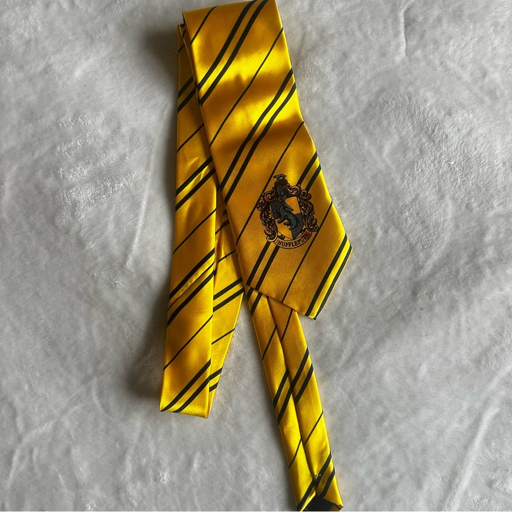 Hufflepuff Tie Harry Portter from Universal yellow and black Halloween Costume